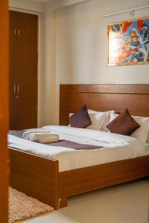 The Lodgers 2 Bhk Serviced Apartment Infront Of Artemis Hospital คูร์เคาน์ ภายนอก รูปภาพ