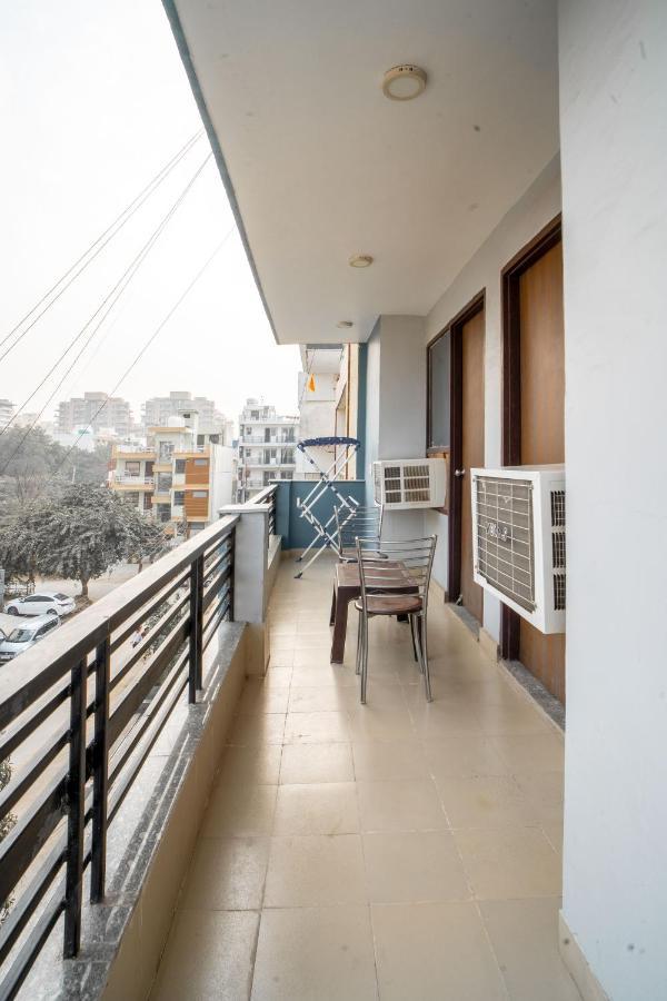 The Lodgers 2 Bhk Serviced Apartment Infront Of Artemis Hospital คูร์เคาน์ ภายนอก รูปภาพ
