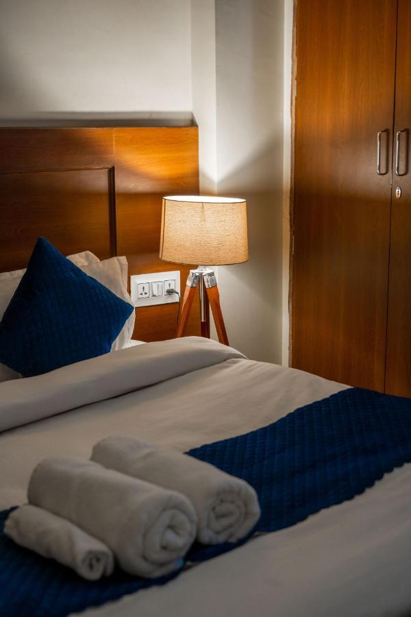 The Lodgers 2 Bhk Serviced Apartment Infront Of Artemis Hospital คูร์เคาน์ ภายนอก รูปภาพ