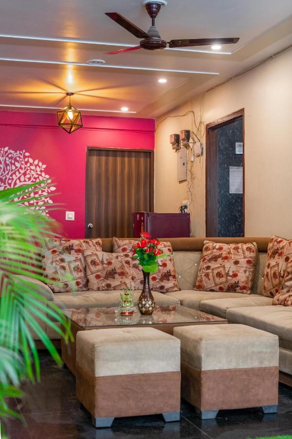 The Lodgers 2 Bhk Serviced Apartment Infront Of Artemis Hospital คูร์เคาน์ ภายนอก รูปภาพ