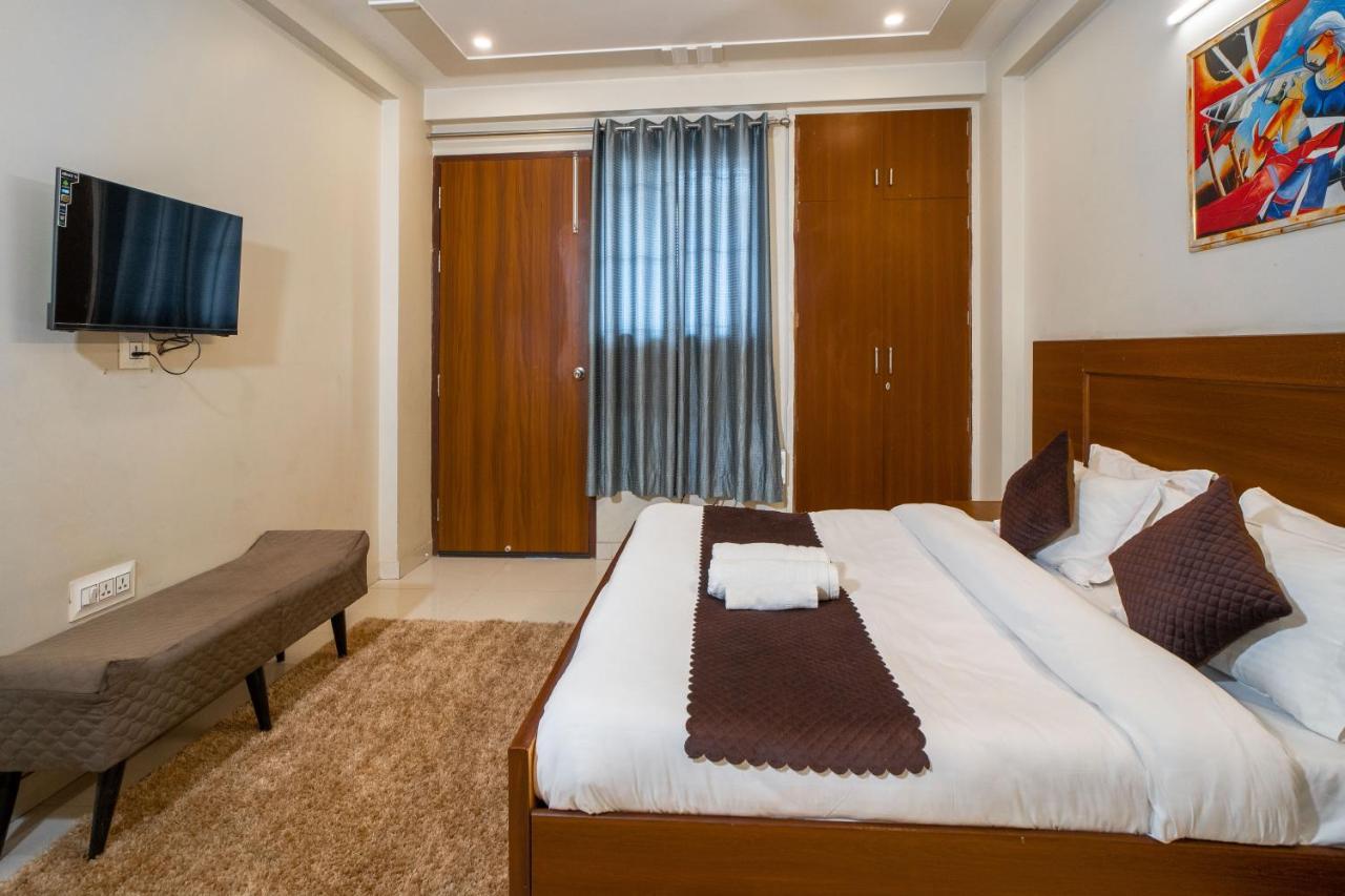 The Lodgers 2 Bhk Serviced Apartment Infront Of Artemis Hospital คูร์เคาน์ ภายนอก รูปภาพ