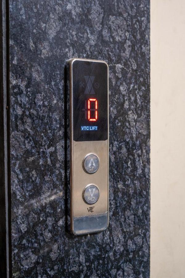 The Lodgers 2 Bhk Serviced Apartment Infront Of Artemis Hospital คูร์เคาน์ ภายนอก รูปภาพ