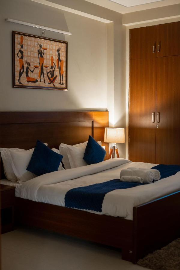 The Lodgers 2 Bhk Serviced Apartment Infront Of Artemis Hospital คูร์เคาน์ ภายนอก รูปภาพ